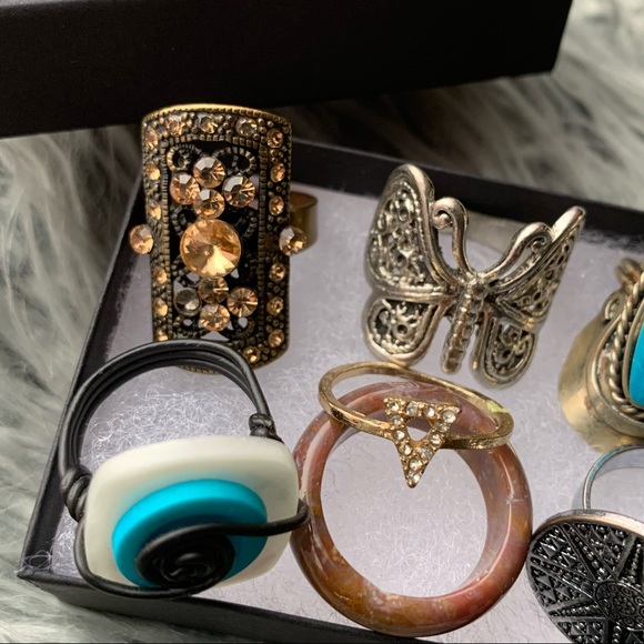 Lot of Assorted Rings - Picture 2 of 7